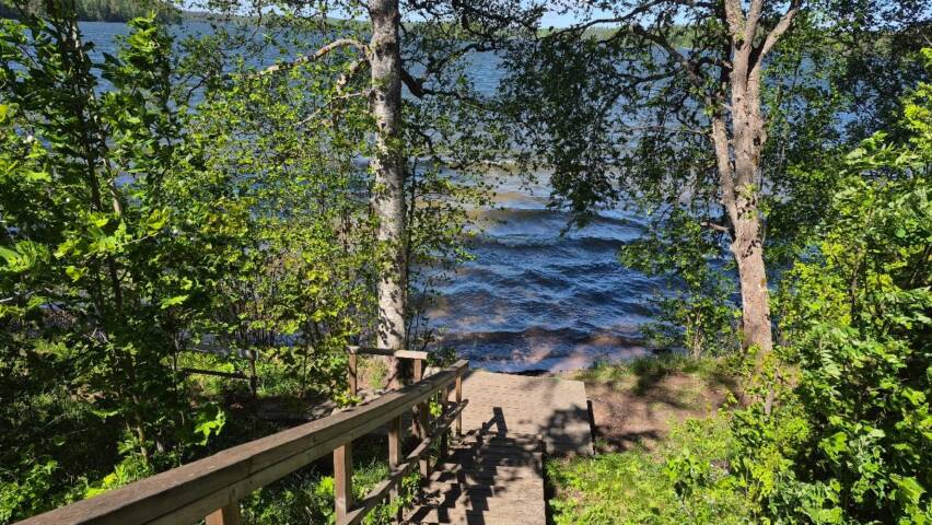 Karjalohjan rantaa