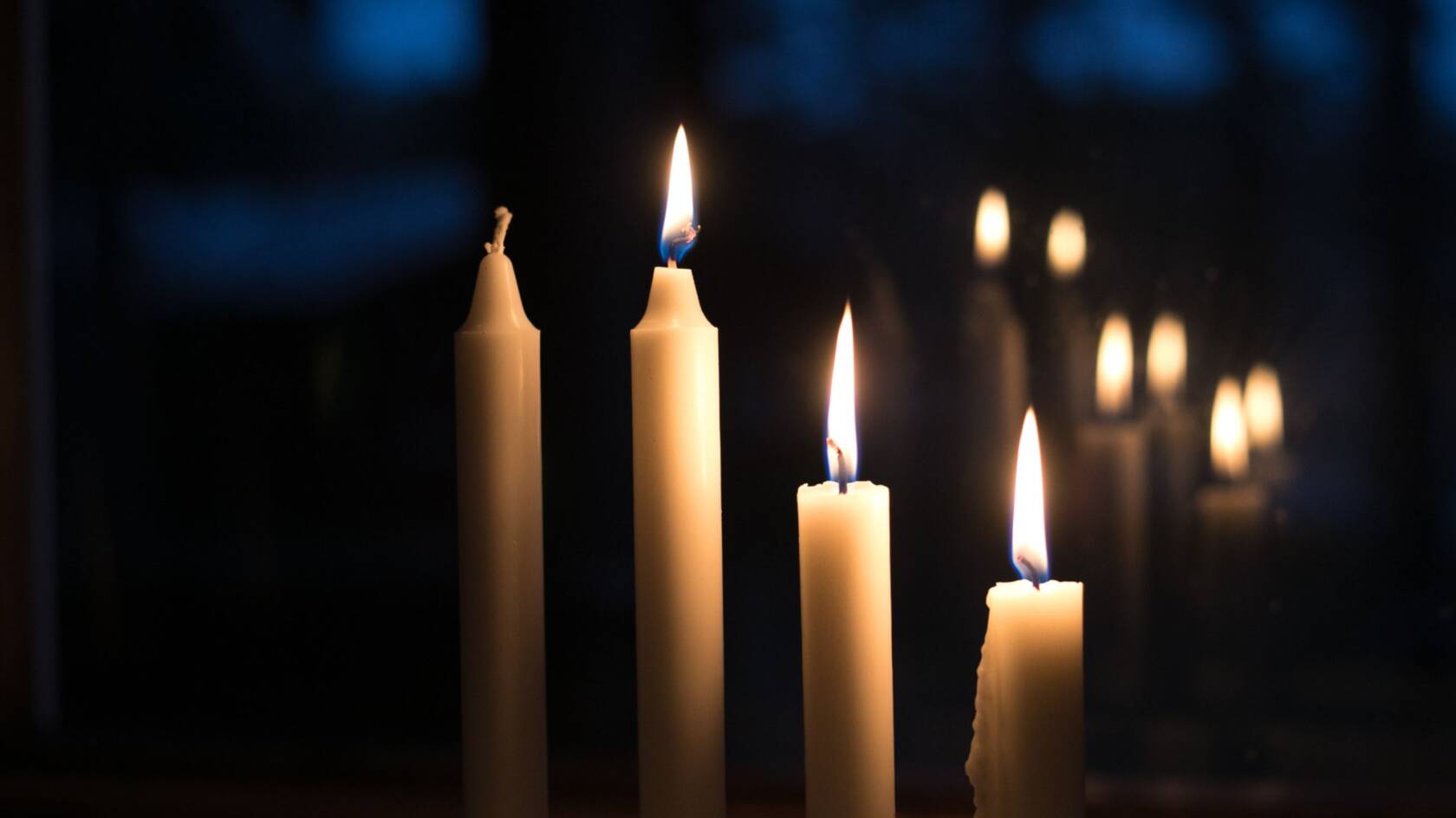kolmas adventtikynttilä.