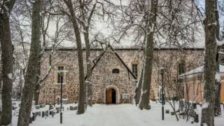 Pyhän Laurin kirkko talvella.